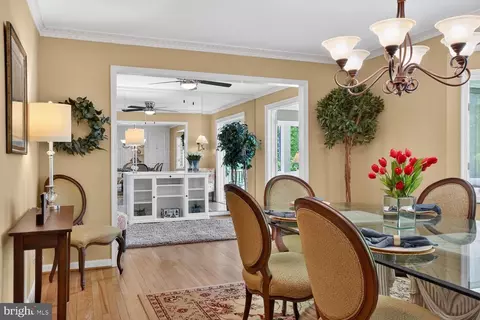 Dining - 6104 Harmon Pl, Springfield, VA 22152 photo 6 of 7