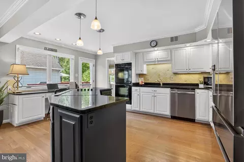 Kitchen - 6104 Harmon Pl, Springfield, VA 22152 photo 5 of 10