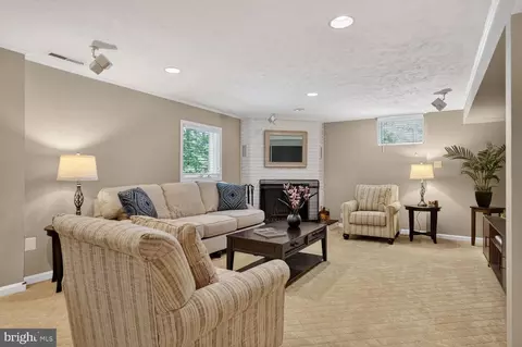 Living - 6104 Harmon Pl, Springfield, VA 22152 photo 2 of 3