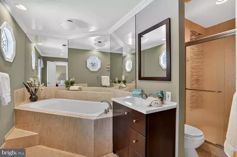 Bath - 6104 Harmon Pl, Springfield, VA 22152 photo 5 of 8