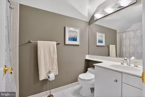 Bath - 6104 Harmon Pl, Springfield, VA 22152 photo 8 of 8