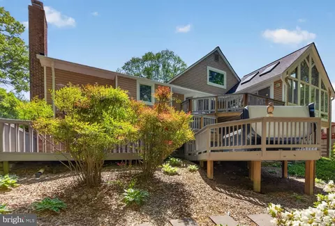 Exterior - 6104 Harmon Pl, Springfield, VA 22152 photo 16 of 21