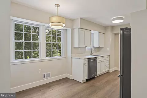 9060 Brook Ford Rd, Burke, VA 22015 photo 12