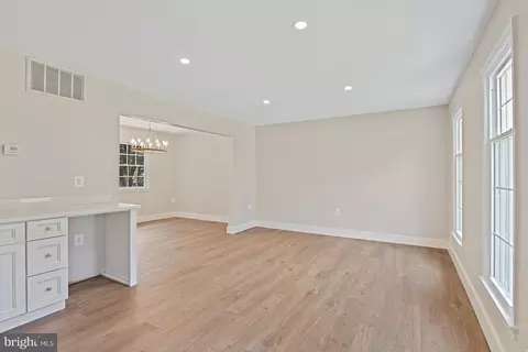 9060 Brook Ford Rd, Burke, VA 22015 photo 5