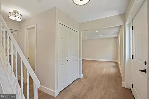 9060 Brook Ford Rd, Burke, VA 22015 photo 3