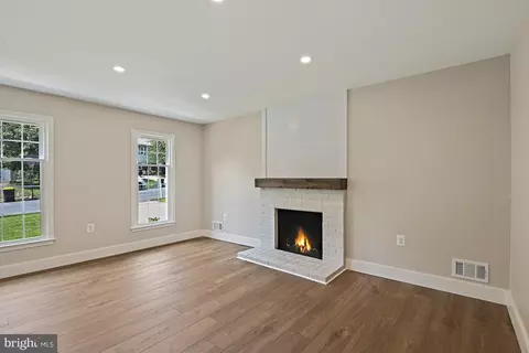 9060 Brook Ford Rd, Burke, VA 22015 photo 15