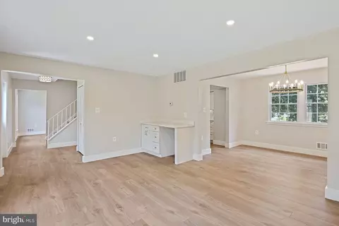 9060 Brook Ford Rd, Burke, VA 22015 photo 6