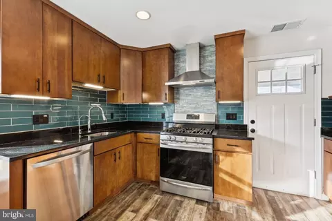 7433 Bath St, Springfield, VA 22150 photo 6