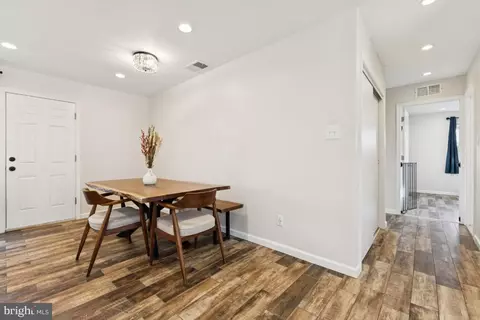 7433 Bath St, Springfield, VA 22150 photo 9