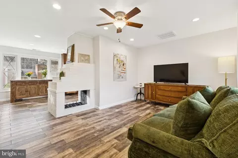 7433 Bath St, Springfield, VA 22150 photo 12