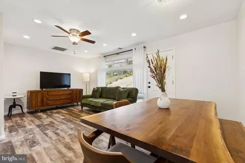 7433 Bath St, Springfield, VA 22150 photo 10
