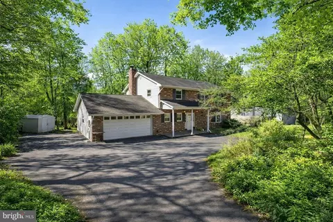 6725 Alpine Dr, Annandale, VA 22003