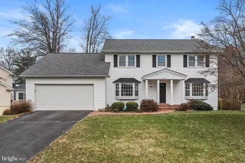 6081 Burnside Landing Dr, Burke, VA 22015