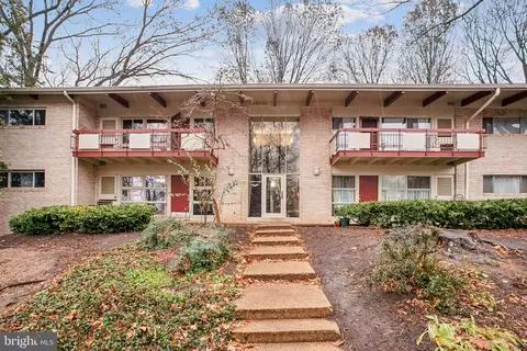 4333 Americana Dr #203, Annandale, VA 22003