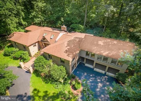 951 Captain Hickory Dr, Great Falls, VA 22066