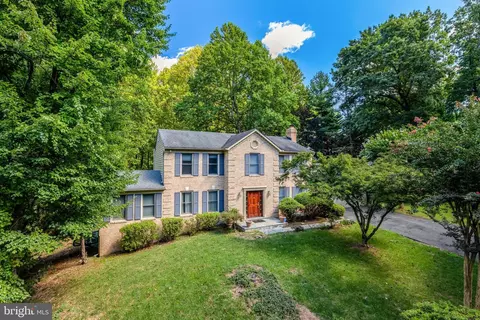 987 Old Holly Dr, Great Falls, VA 22066