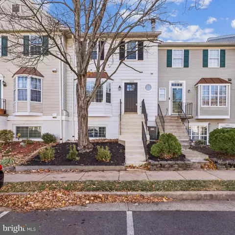 13723 Autumn Vale Ct, Chantilly, VA 20151
