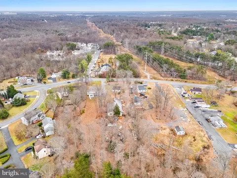 View/Area - 8906 Hooes Rd, Lorton, VA 22079 photo 2 of 14