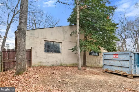 Exterior - 8906 Hooes Rd, Lorton, VA 22079 photo 5 of 19
