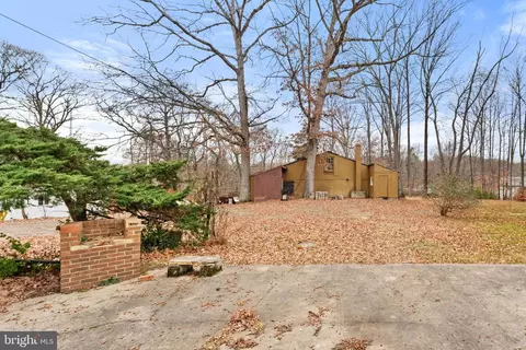 Exterior - 8906 Hooes Rd, Lorton, VA 22079 photo 17 of 19