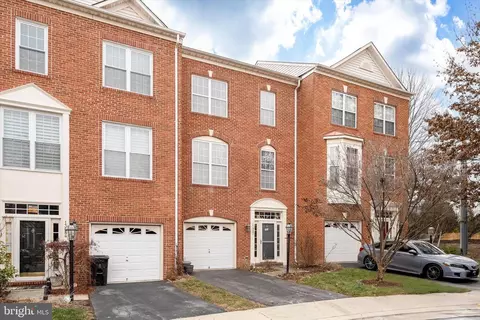 13082 Park Crescent Cir, Herndon, VA 20171