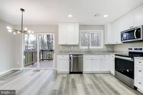 2394 Southgate Sq, Reston, VA 20191