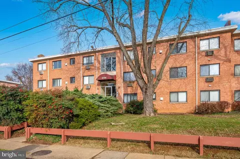 6706 James Lee St #350, Falls Church, VA 22042
