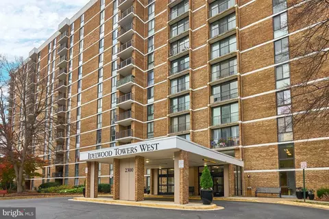 2300 Pimmit Dr #912, Falls Church, VA 22043