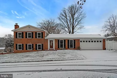 1828 Saint Roman Dr, Vienna, VA 22182