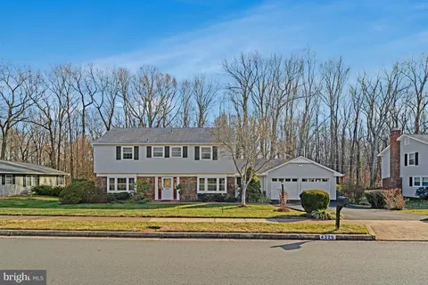 4325 Majestic Ln, Fairfax, VA 22033