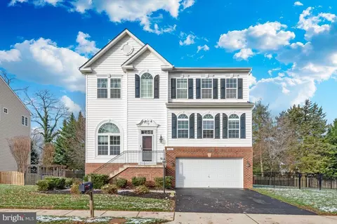 1686 Winterwood Ct, Herndon, VA 20170