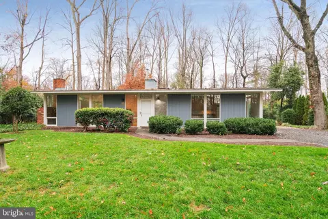 2406 Brentwood Pl, Alexandria, VA 22306