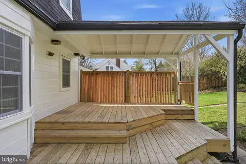 Exterior - 1002 Kimberwicke Rd, Mclean, VA 22102 photo 7 of 21
