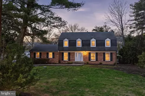 Exterior - 1002 Kimberwicke Rd, Mclean, VA 22102 photo 3 of 21