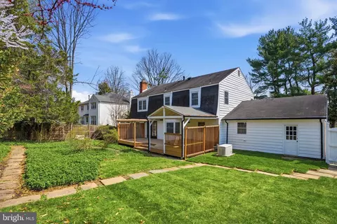 Exterior - 1002 Kimberwicke Rd, Mclean, VA 22102 photo 15 of 21