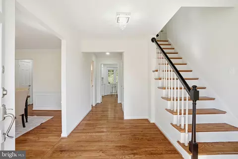 Entry Way - 1002 Kimberwicke Rd, Mclean, VA 22102 photo 2 of 11