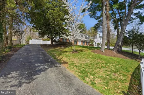 Exterior - 1002 Kimberwicke Rd, Mclean, VA 22102 photo 21 of 21