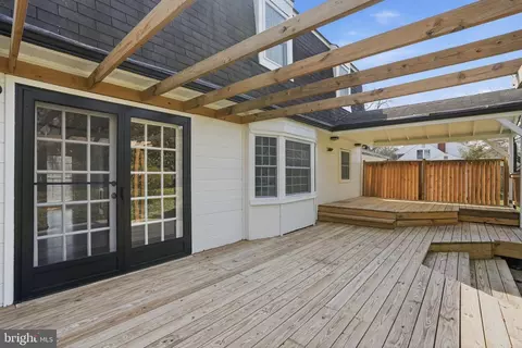 Exterior - 1002 Kimberwicke Rd, Mclean, VA 22102 photo 6 of 21