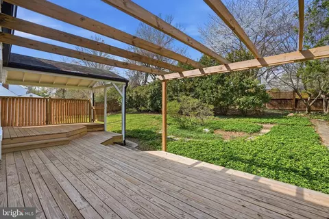 Exterior - 1002 Kimberwicke Rd, Mclean, VA 22102 photo 5 of 21