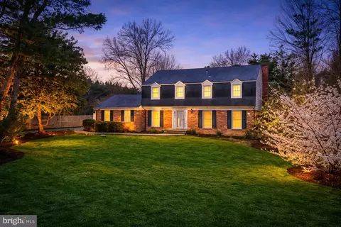 1002 Kimberwicke Rd, Mclean, VA 22102