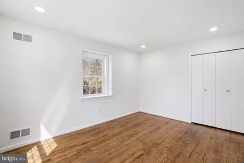 Bedroom - 1002 Kimberwicke Rd, Mclean, VA 22102 photo 5 of 5