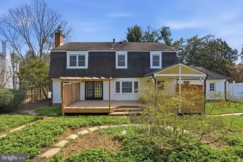 Exterior - 1002 Kimberwicke Rd, Mclean, VA 22102 photo 14 of 21