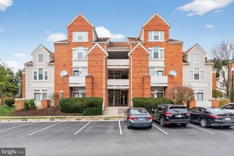 6944 Ellingham Cir #A, Alexandria, VA 22315