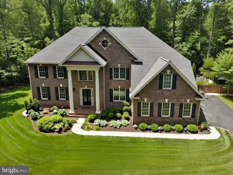 5156 Summit Dr, Fairfax, VA 22030
