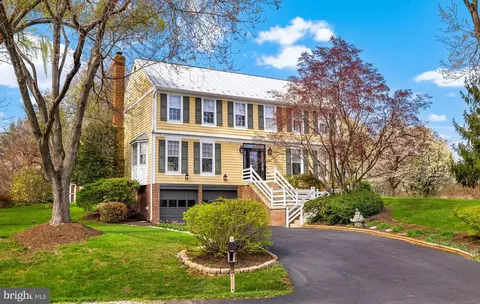 9849 S Park Cir, Fairfax Station, VA 22039