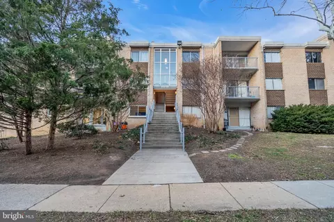 2910 Kings Chapel Rd #5, Falls Church, VA 22042