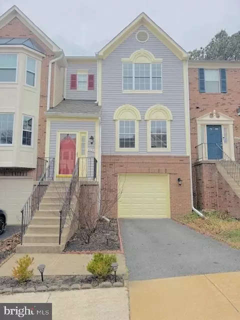 5623 Glenwood Mews Dr, Alexandria, VA 22315