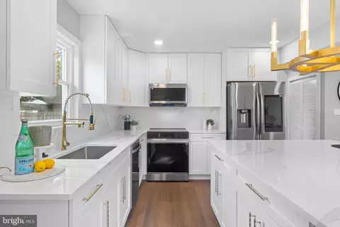 6402 Pioneer Dr, Springfield, VA 22150 photo 7