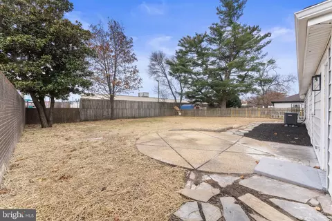 6402 Pioneer Dr, Springfield, VA 22150 photo 23