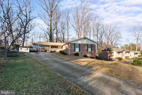 4914 Wycliff Ln, Fairfax, VA 22032